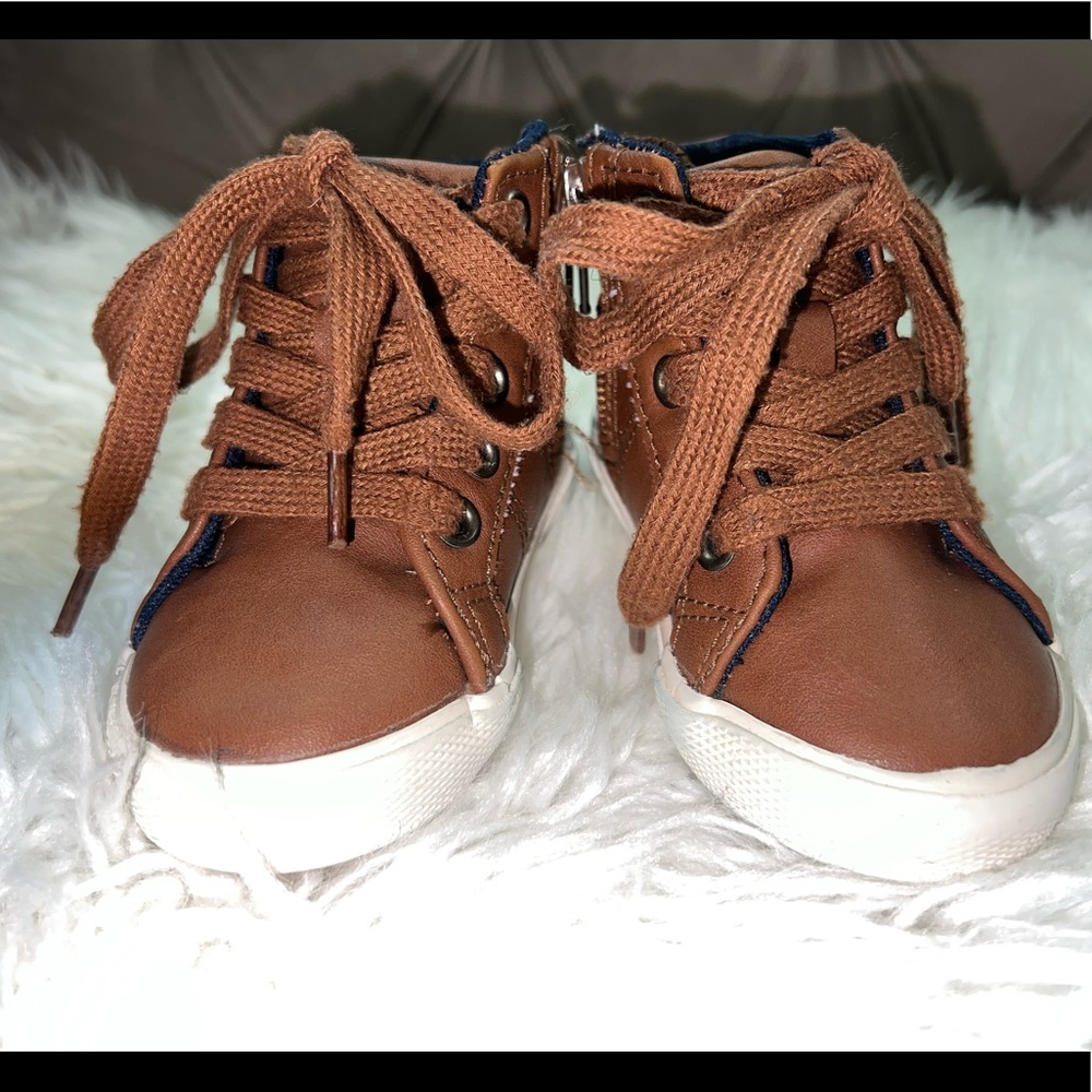 Size 4c Cat and Jack casual boots